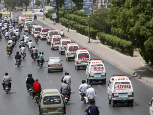  ??  ?? The foundation’s ambulances transfer bodies to a graveyard