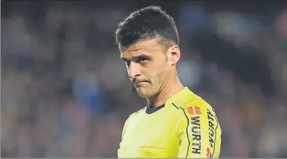  ?? FOTO: PEP MORATA ?? Gil Manzano El colegiado extremeño protagoniz­ó uno de los grandes escándalos de la temporada en el Villarreal-R. Madrid