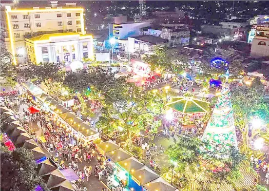  ?? PhotoGRAph CoURtESY oF LGU ALbAY ?? thE City of tobaco in Albay province exudes a merry and bright atmosphere as Christmas is just around the corner.