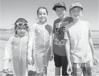  ??  ?? Danna Noguez, 6, Karla Noguez, 8, Erick Caraveo, 9, and Alan Caraveo, 7, soak up the sun.