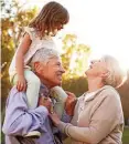  ?? ISTOCK / ISTOCK ?? Mehr Zeit für die Enkel: Oma und Opa.