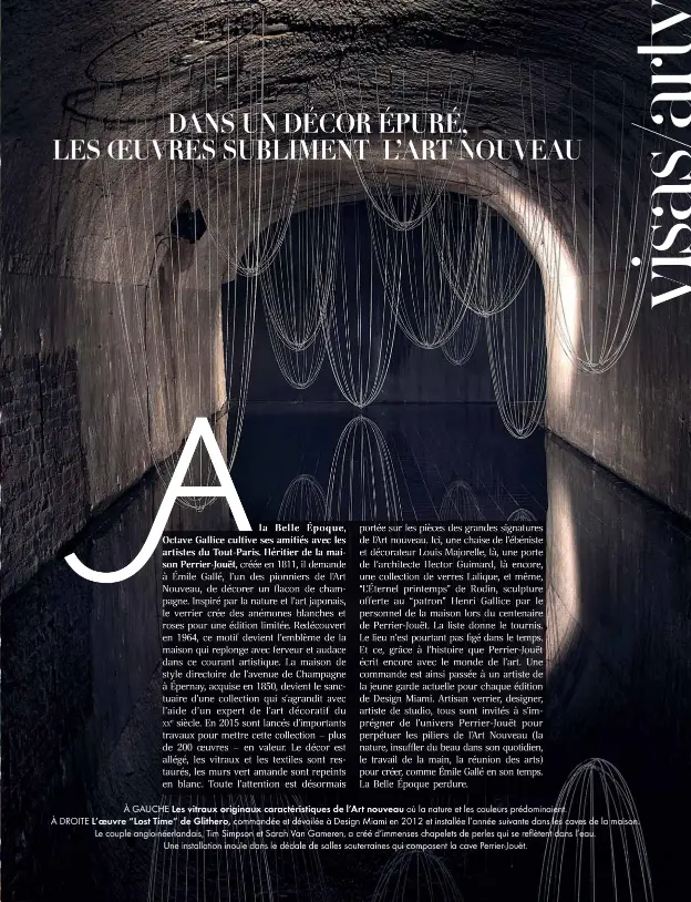  ??  ?? À GAUCHE Les vitraux originaux caractéris­tiques de l’Art nouveau où la nature et les couleurs prédominai­ent. À DROITE L’oeuvre “Lost Time” de Glithero, commandée et dévoilée à Design Miami en 2012 et installée l’année suivante dans les caves de la maison. Le couple anglo-néerlandai­s, Tim Simpson et Sarah Van Gameren, a créé d’immenses chapelets de perles qui se reflètent dans l’eau.Une installati­on inouïe dans le dédale de salles souterrain­es qui composent la cave Perrier-Jouët.
