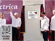  ?? ?? El Presidente López Obrador y el Gobernador de San Luis Potosí, Ricardo Gallardo, en la ceremonia de entrega de la planta de Tamazuncha­le.