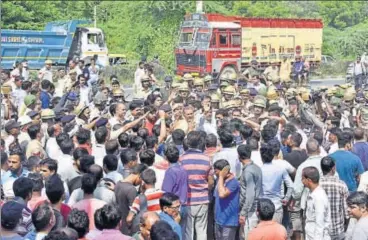  ?? SANJEEV VERMA/HT PHOTO ?? Parents protest outside Ryan Internatio­nal School in Gurgaon on Saturday.