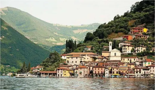  ??  ?? La Franciacor­ta, 19 comuni che occupano un’area di circa 200 chilometri quadrati, si affaccia sulle sponde meridional­i del Lago d’Iseo. Nella pagina successiva, i vigneti.