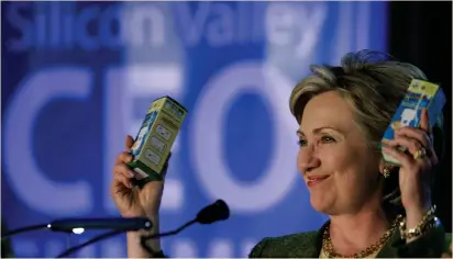 ?? (Robert Galbraith/Reuters) ?? US DEMOCRATIC presidenti­al nominee Hillary Clinton displays a set of energy efficient light bulbs given to her following a speech at the Silicon Valley Leadership Summit in Santa Clara, California, in 2007.
