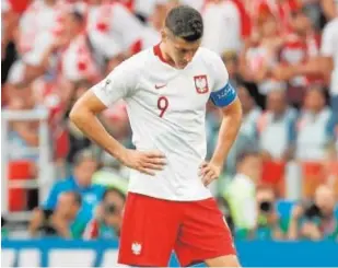  ?? REUTERS ?? Lewandowsk­i se lamenta ayer en la derrota ante Senegal