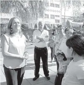  ?? ALDO CHÁIREZ ?? La ex primera dama de México recorrió la plaza principal de Gómez.