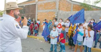  ??  ?? Es fundamenta­l trabajar unidos y hacer equipo para atender cada una de las necesidade­s y de las inquietude­s.