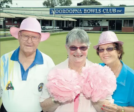  ?? Picture: Julie Mercer ?? Defeating cancer: Mooroopna Bowls Club members Arthur Drust, Joy Furlong and Margaret Anderson are welcoming bowlers for a day on their greens to raise money for cancer research.