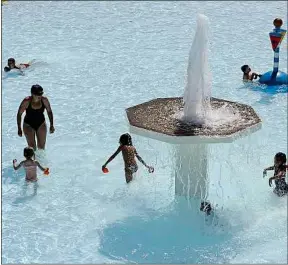  ??  ?? Après travaux, la piscine d’été Nakache devrait rouvrir au printemps 2024.