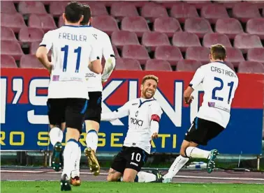  ??  ?? Solo effort: Alejandro Gomez (No. 10) celebratin­g with his teammates after scoring Atalanta’s second goal in the Italian Cup quarter-final match at the San Paolo Stadium in Naples, Italy. — AP