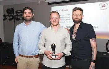  ?? ?? Senior best and fairest winner Curtis Howell (centre) with coaches Andy Bowmar and Jared Dean.