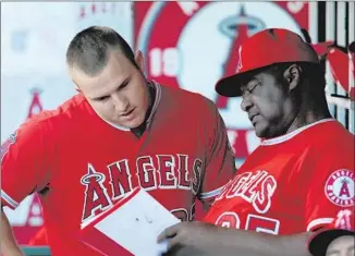  ?? Luis Sinco
Los Angeles Times ?? ANGELS HITTING COACH
Don Baylor, right, talks with Mike Trout during the season.