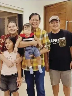  ?? ?? Sen. Ping Lacson with son Pampi, Iwa Moto and grandchild­ren