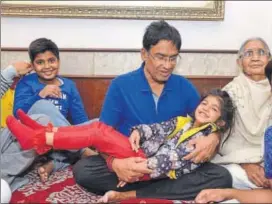  ?? HT PHOTOS ?? (Clockwise from above) BJP’s Kishanpole candidate Mohan Lal Gupta with his family members at his home in Jaipur on Saturday; Congress’ Hawa Mahal candidate Mahesh Joshi gets head massage; and BJP’s Vidhyadhar Nagar candidate Narpat Singh Rajvi meditates at his home in Jaipur.