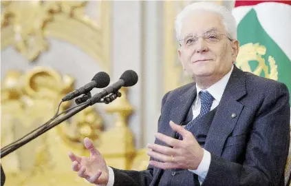  ?? Ansa ?? Quirinale Il presidente della Repubblica Sergio Mattarella. A fianco, un comizio di Silvio Berlusconi