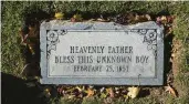  ?? FILE ?? A headstone marks the burial site for the boy in the box in the Ivy Hill Cemetery in Philadelph­ia.