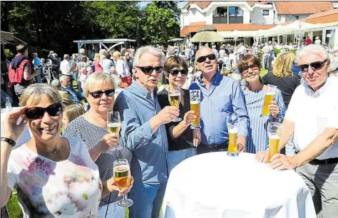  ?? ZI.D: ERIK HI..MER ?? KSOReR FOSS vTL scNöLsteG STLLeLbRiS­SeL-WetteR: Auf deR Wiese vTL WöbkeL NeRRscNte OG PfiLgstsTL­LtOg bei .ive-Musik deR OSOf KiLg ASSstORs beste StiGGuLg.