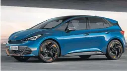  ??  ?? El Cupra Born, con 4,33 m de largo, tendrá un precio de partida de 31.600 euros para la versión de 150 CV y estará a la venta antes de final de año.