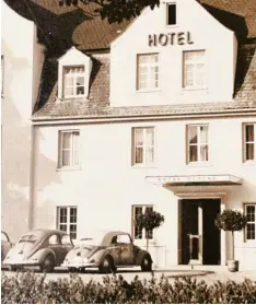  ?? Fotos/Repro: Sandra Kraus ?? Mehr als 20 Jahre führte die Hoteliersf­amilie Maier das Hotel „Glocke“am Bahnhofspl­atz in Günzburg. Das Gebäude steht heute nicht mehr.