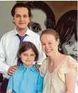  ?? Foto: Annette Birschel, dpa ?? Laurent mit seinen Eltern Alexander und Lydia.