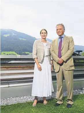  ?? [ Daniel Novotny ] ?? Richterin Sabine Matejka und Rechtsanwa­lt Rupert Wolff in Alpbach.
