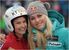  ?? Bild: ANDREAS PRANTER ?? SNYGG AVSLUTNING. Lindsey Vonn, tvåa i Cortinas störtlopp, kramar om Julia Mancuso (t v) som gjorde karriärens sista lopp.