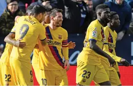  ?? (AFP) ?? Barcelona players celebrate after Chilean Arturo Vidal scored against hosts Leganes on Saturday