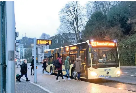  ?? FOTO: BÜLLESBACH (ARCHIV) ?? Die Linie 336 ist die wichtigste für Hückeswage­n. Kreis und OVAG planen nun eine Neukonzept­ionierung, damit sie weniger störanfäll­ig wird.