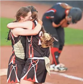  ?? JOE KOSHOLLEK / FOR THE JOURNAL SENTINEL ?? Kaukauna pitcher Haley Hestekin (right) gives catcher Michaela Meehl a big hug after the Galloping Ghosts beat Wilmot, 3-1, to win the WIAA Division 1 title in softball on Saturday.