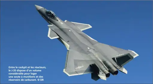  ??  ?? Entre le cockpit et les réacteurs, le J-20 dispose d’un volume considérab­le pour loger une soute à munitions et des réservoirs de carburant. © DR