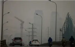  ?? — vietnam News/aNN ?? Shrouded visibility: according to Tung, this incident was the worst air quality to hit hanoi so far.