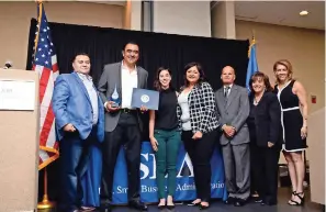  ??  ?? Reconoció la Sba a José ochoa y luis galván su liderazgo en la ciudad