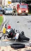  ??  ?? Das Motorrad wurde bei dem Zusammenst­oß beschädigt.