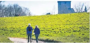  ?? ARCHIV: ZANIN ?? Auf den Frühling mit neuen Wanderunge­n (auch in Rheinnähe) freuen sich die Wanderfreu­nde Dormagen.