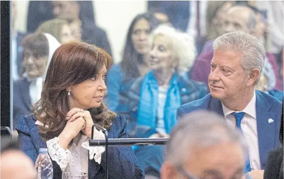  ?? Fabián marelli/arChivo ?? Cristina Kirchner y su abogado, Carlos Beraldi, durante una audiencia del juicio de Vialidad