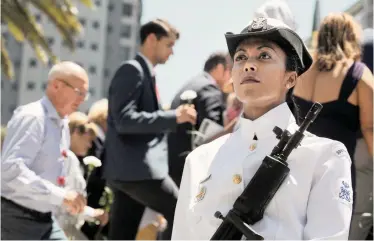  ?? ARMAND HOUGH African News Agency (ANA) ?? THE City of Cape Town hosted its annual Remembranc­e Day church service and wreath-laying ceremony yesterday to remember those who fell in service of their country during World Wars I and II. |