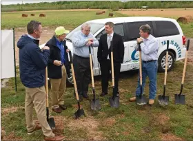  ?? (Arkansas Democrat-Gazette/Staci Vandagriff) ?? Tad Bohannon (center), CEO of Central Arkansas Water, talks with Cabot Mayor Ken Kincade (second from right) Wednesday during the groundbrea­king ceremony for a solar plant at 1300 Richie Road in Cabot. Central Arkansas Water, the owner of the property, will lease it to Scenic Hill Solar.