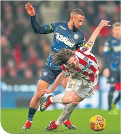  ??  ?? Leeds United’s Kemar Roofe challenges Stoke’s Joe Allen