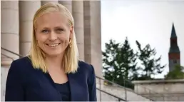  ?? FOTO: HENRI FORSS/SPT ?? Riksdagsle­damot Elina Lepomäki (Saml) anser att den inkomstrel­aterade dagpenning­en ska vara universell och gälla alla finländare.