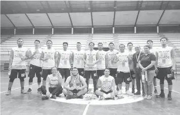  ?? CONTRIBUTE­D PHOTO ?? The members of Team Powerfloor pose for posterity after routing Liquid Tile, 69-44, in their lopsided final match to win the championsh­ip of the Architects+Engineers Basketball Associatio­n’s 2nd Davies Paints Cup over the weekend at the University of San Carlos-Main gym. Lawrence Gayotin of Powerfloor emerged as the Finals MVP, while Michael Vincent Cinco of Liquid Tile was named as the conference MVP. Joining them in the Mythical Five were Darren Morandante and Bong Gabison of Mondo-Skimcoat and Ayi Armenion of Powerfloor. The other individual awardees were Cinco (scoring champion), Gayotin (blocks), Morandante (assists), Ralph Anthony Catugas of Liquid Tile (steals) and Michael Estrada of Megacryl (rebounds).