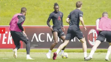  ?? Courtesy: AC Milan website ?? AC Milan players attend a training ↑ session on Friday.