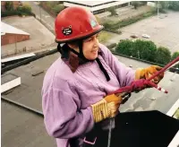  ??  ?? ●●Dehrne Hancock abseiling down the CIS Tower