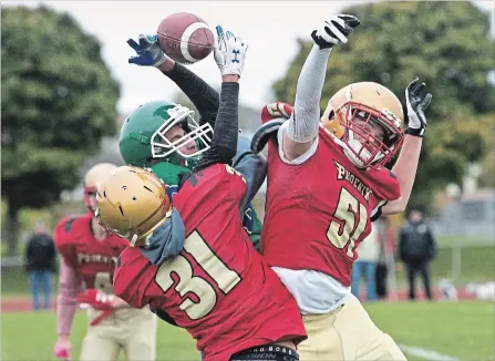  ?? MATHEW MCCARTHY WATERLOO REGION RECORD ?? St. David’s Nolan Beddoe, centre, tries for a catch between Resurrecti­on’s Adam Dostall, left, and Rowan Creighton during District 8 football action.