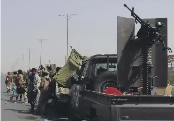  ?? AFP ?? Pro-government forces gather on a motorway in Hodeidah, Yemen, on Thursday