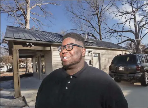  ?? Arkansas Democrat-Gazette/JOHN SYKES JR. ?? After more than a year and more than 300 hours of “sweat equity,” Habitat for Humanity homeowner Raymond Donaldson is thrilled to finally move into his home. The North Little Rock house, a smaller one built to be environmen­tally friendly, is the first...