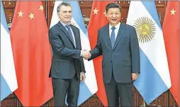  ??  ?? ES CON TODXS. Xi cuidó el vínculo tanto con CFK como con Macri.