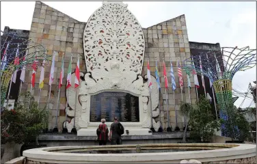  ?? (AP/Firdia Lisnawati) ?? Australian tourists Gerry and Selina Dunstan visit the Bali Bombing Memorial Monument on Oct. 4 in Bali, Indonesia.