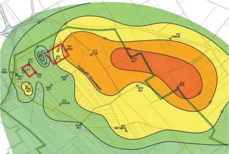  ?? FOTO: NIENHAUS MOBILE ?? Trinkwasse­r in Gefahr: Die Zone erhöhter Nitratwert­e im Grundwasse­r hat sich in den vergangene­n vier Jahren nachweisli­ch auf die Bad Saulgauer Wasserfass­ung im Mannsgrab (Vierecke mit dicker roter Umrandung) zubewegt. Die beiden Hauptverso­rgungsbrun­nen...